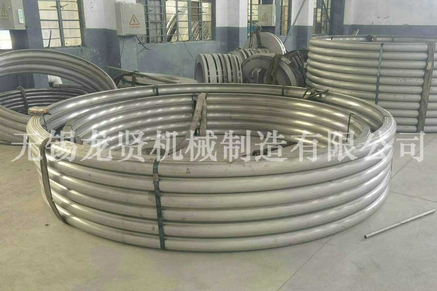高速公路上的半圓管！