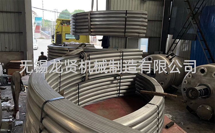 封頭上半管碰見接管怎么繞？